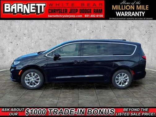 Diamond Black 2026 Chrysler Pacifica Select