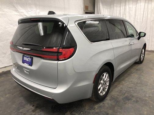 2024 Chrysler Pacifica Touring-L