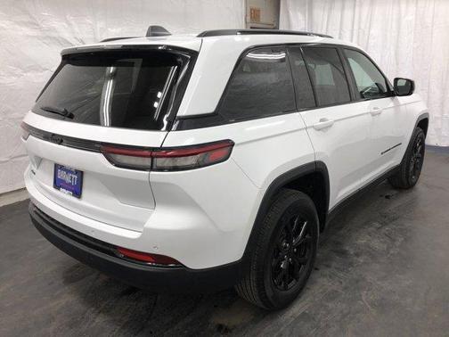 2024 Jeep Grand Cherokee Laredo