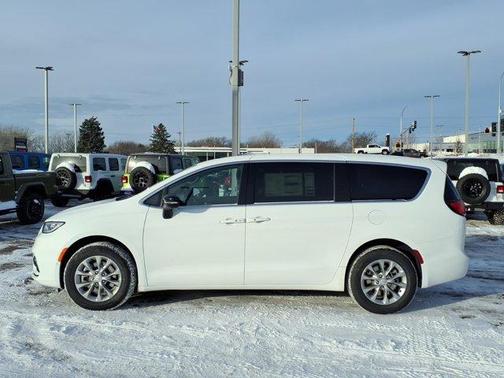 Bright White Clearcoat 2026 Chrysler Pacifica Limited