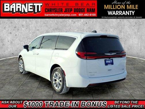 Bright White Clearcoat 2026 Chrysler Pacifica Limited
