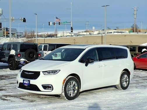 Bright White Clearcoat 2026 Chrysler Pacifica Limited