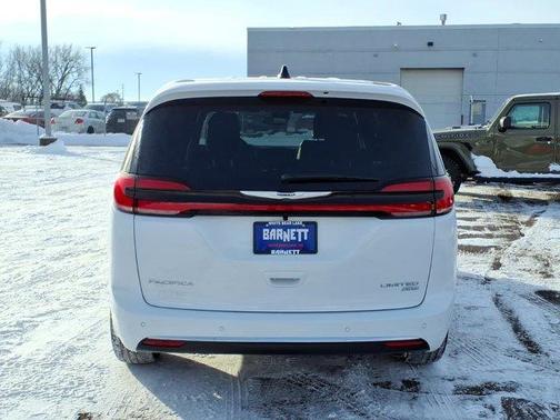Bright White Clearcoat 2026 Chrysler Pacifica Limited