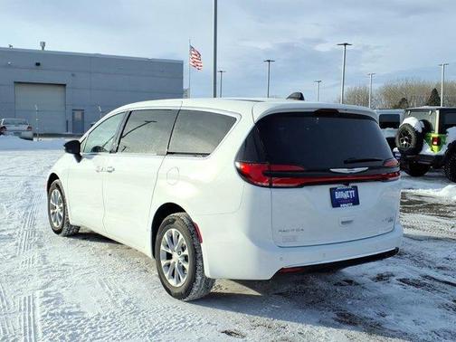 Bright White Clearcoat 2026 Chrysler Pacifica Limited
