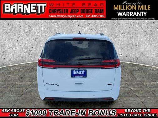 Bright White Clearcoat 2026 Chrysler Pacifica Select