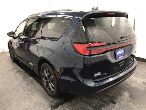 Fathom Blue Pearlcoat 2024 Chrysler Pacifica Limited