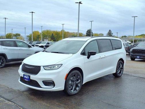 Bright White Clearcoat 2026 Chrysler Pacifica Limited