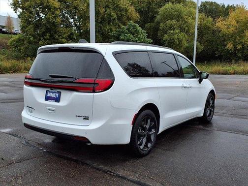 Bright White Clearcoat 2026 Chrysler Pacifica Limited