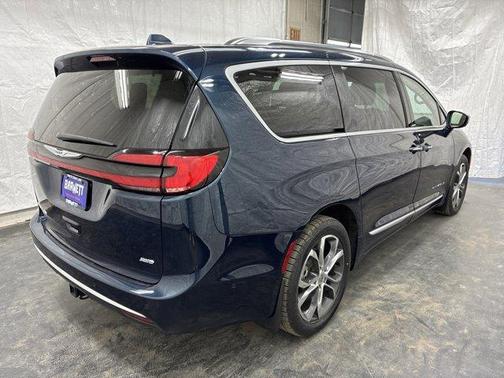 Fathom Blue Pearlcoat 2022 Chrysler Pacifica Pinnacle