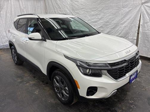 Snow White Pearl 2024 Kia Seltos S