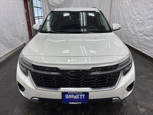 Snow White Pearl 2024 Kia Seltos S