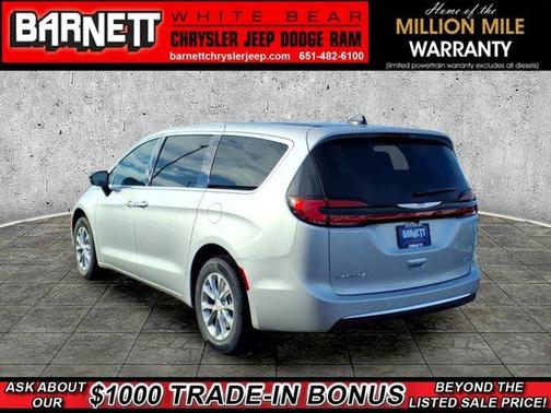 Silver Mist Clearcoat 2026 Chrysler Pacifica Select