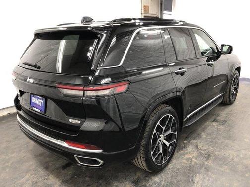 Diamond Black 2024 Jeep Grand Cherokee Summit