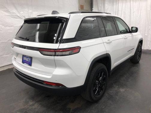 2024 Jeep Grand Cherokee Laredo