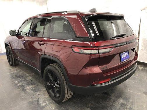 2024 Jeep Grand Cherokee Laredo