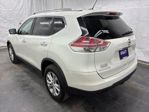 Pearl White 2016 Nissan Rogue SV