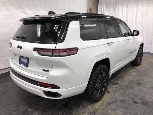 Bright White Clearcoat 2024 Jeep Grand Cherokee L Summit