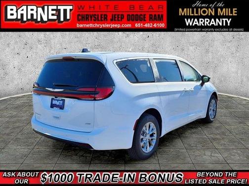 Bright White Clearcoat 2026 Chrysler Pacifica Select