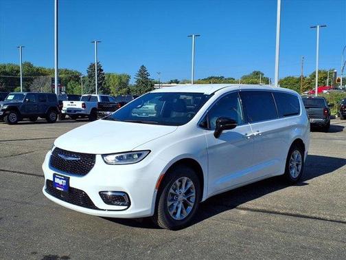 Bright White Clearcoat 2026 Chrysler Pacifica Select
