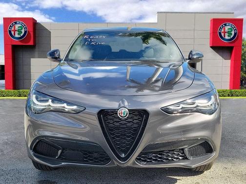 2025 Alfa Romeo Stelvio Base