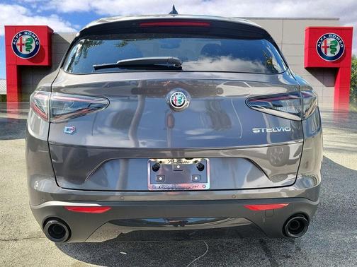 2025 Alfa Romeo Stelvio Base