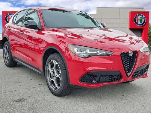2025 Alfa Romeo Stelvio Base