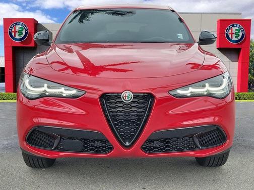 2025 Alfa Romeo Stelvio Base