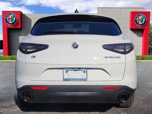 2025 Alfa Romeo Stelvio Base