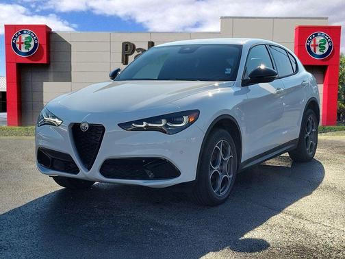 2025 Alfa Romeo Stelvio Base