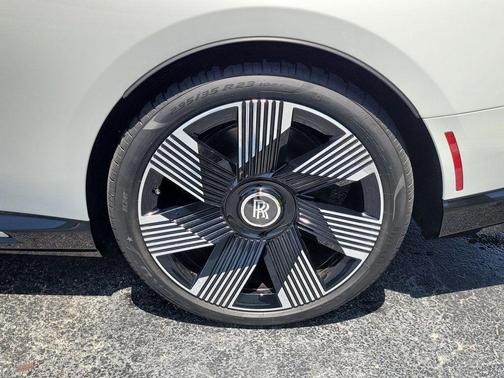 2025 Rolls-Royce Spectre