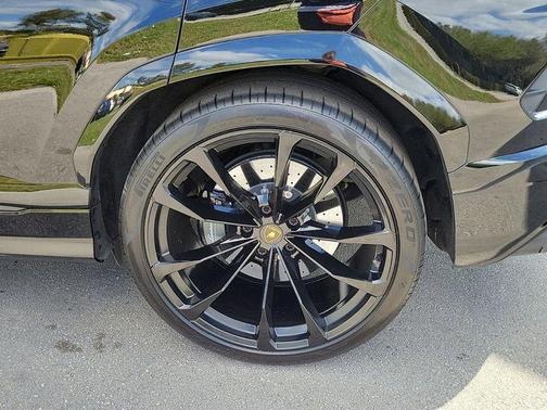 2022 Lamborghini Urus 