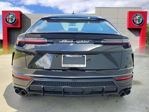 2022 Lamborghini Urus 