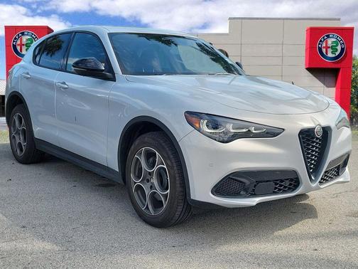 2025 Alfa Romeo Stelvio Base