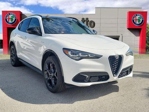2025 Alfa Romeo Stelvio Base