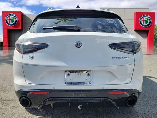 2025 Alfa Romeo Stelvio Base