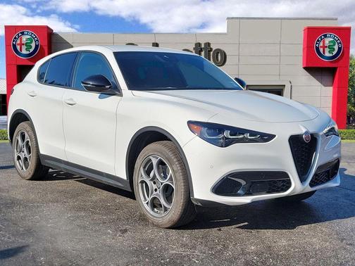 2025 Alfa Romeo Stelvio Base