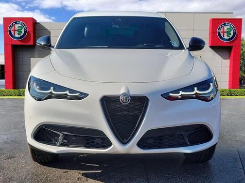 2025 Alfa Romeo Stelvio Base