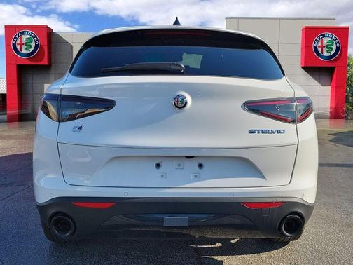 2025 Alfa Romeo Stelvio Base