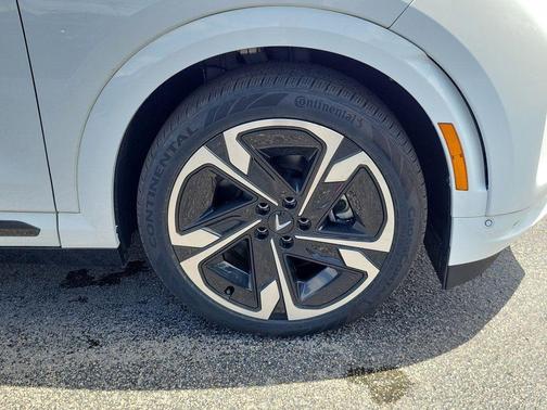 2024 VinFast VF 9 Plus