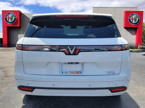 2024 VinFast VF 9 Plus