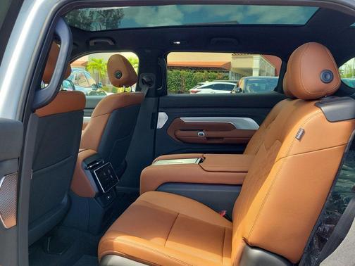 2024 VinFast VF 9 Plus