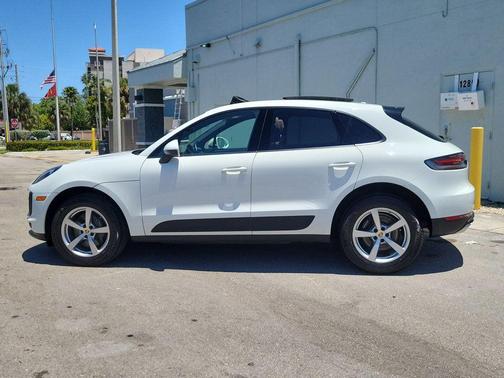 2021 Porsche Macan Base