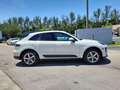 2021 Porsche Macan Base
