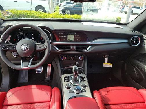 2025 Alfa Romeo Stelvio Base