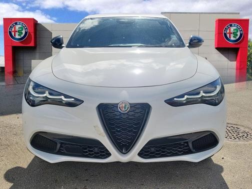2025 Alfa Romeo Stelvio Base