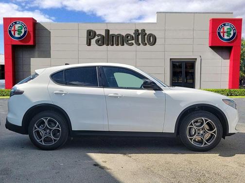 2025 Alfa Romeo Stelvio Base