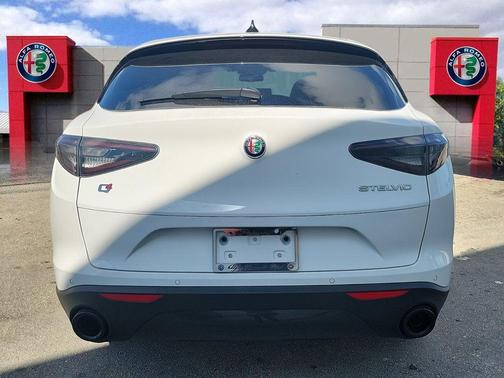 2025 Alfa Romeo Stelvio Base