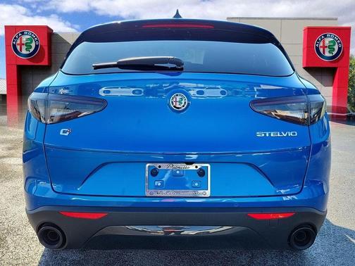 2025 Alfa Romeo Stelvio Base