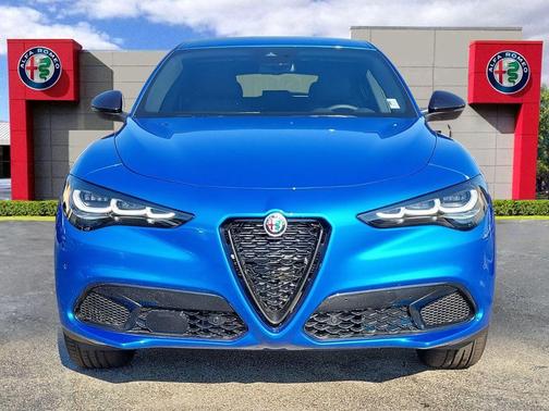 2025 Alfa Romeo Stelvio Base