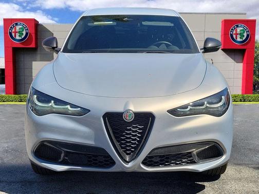 2025 Alfa Romeo Stelvio Base